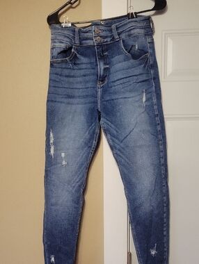 KanCan Distressed Ankle Jeans in Medium Blue